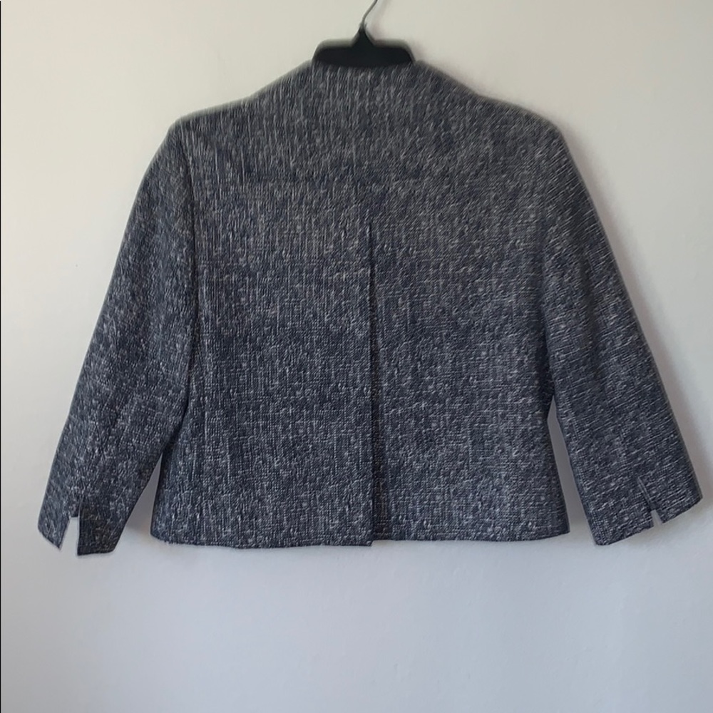 Women's Gray Textured Button-Front Jacket - Picture 15 of 16